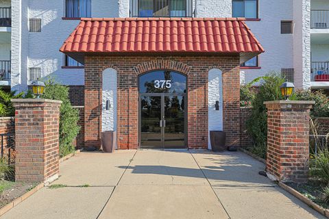 Tiny photo for 375 Plum Creek Drive #501, Wheeling, IL 60090 (MLS # 12483523)