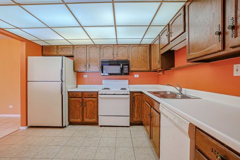 Tiny photo for 375 Plum Creek Drive #501, Wheeling, IL 60090 (MLS # 12483523)
