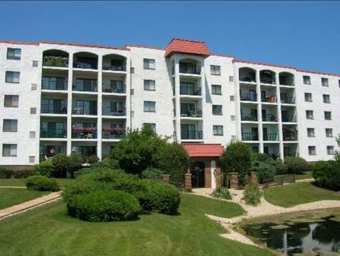 Photo of 375 Plum Creek Drive #501, Wheeling, IL 60090 (MLS # 12483523)