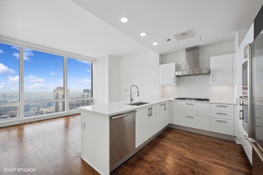 401 N Wabash Avenue 42E