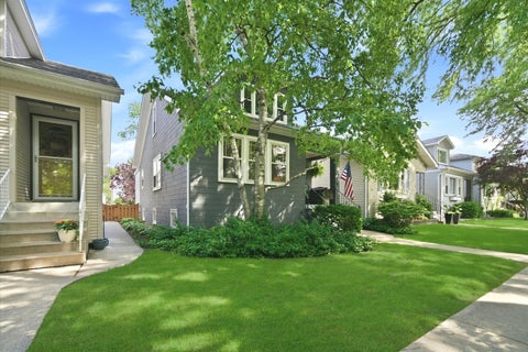 Tiny photo for 5733 N Marmora Avenue, Chicago, IL 60646 (MLS # 12663021)