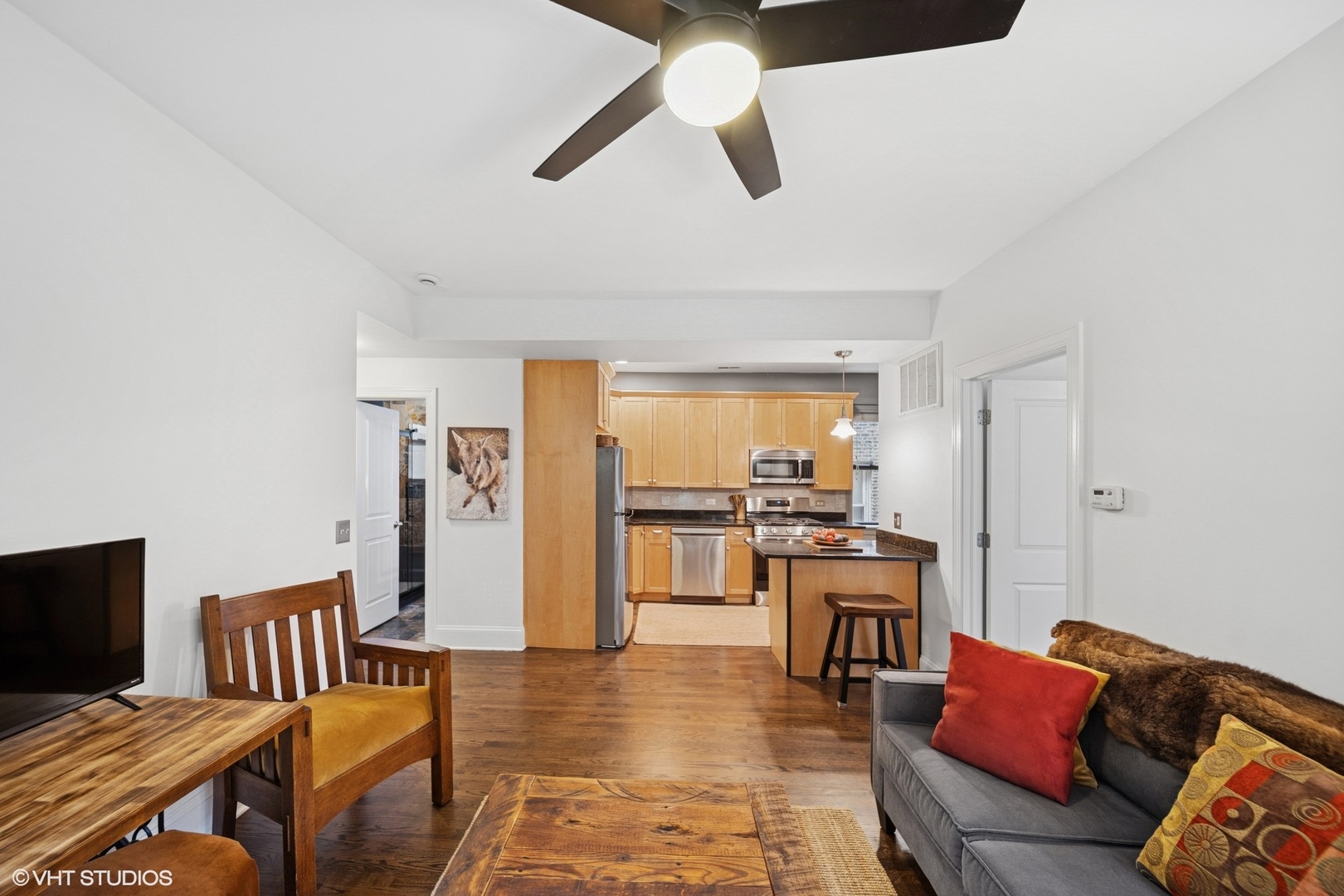 7639 N Greenview Avenue 1E