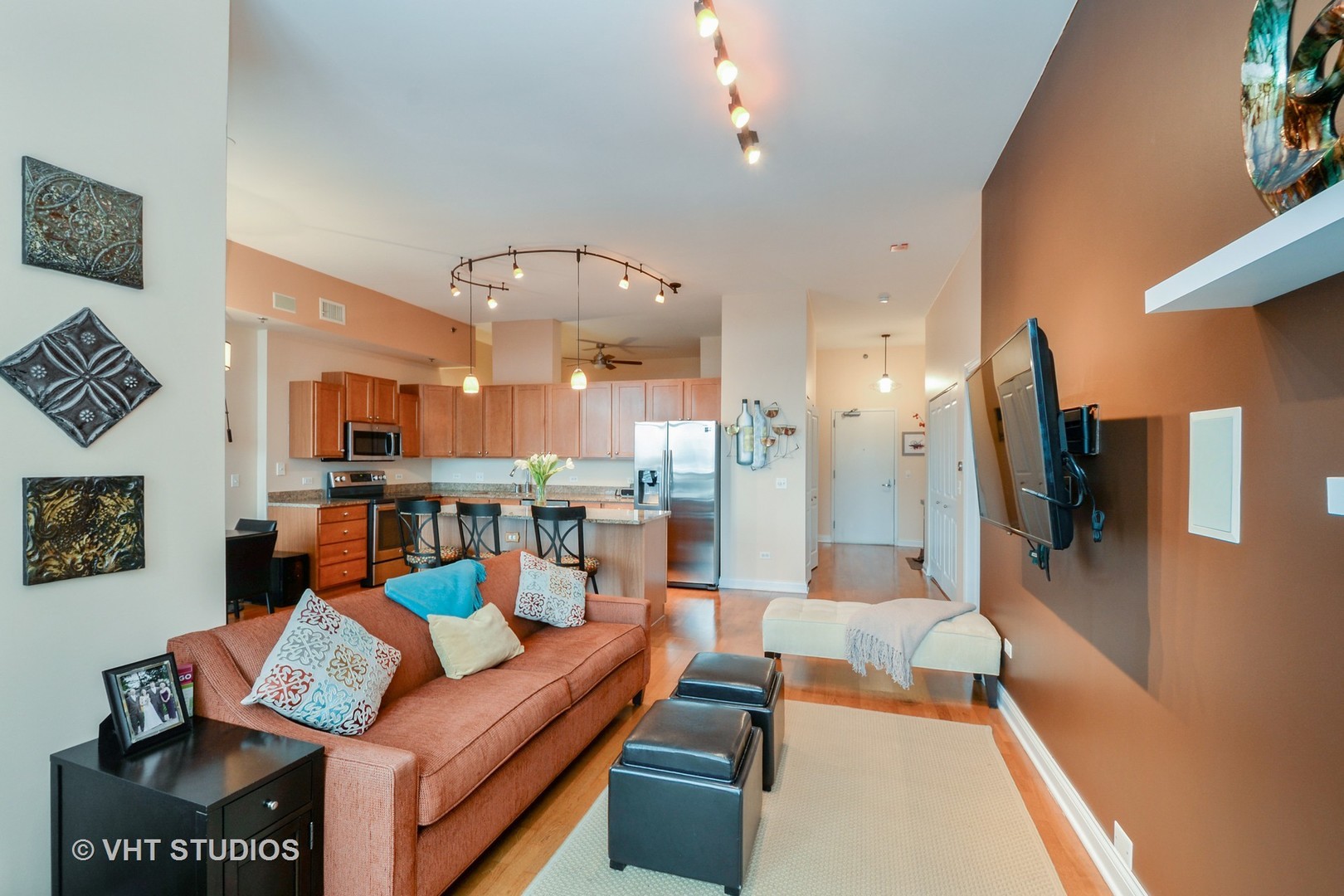 230 W DIVISION Street 902