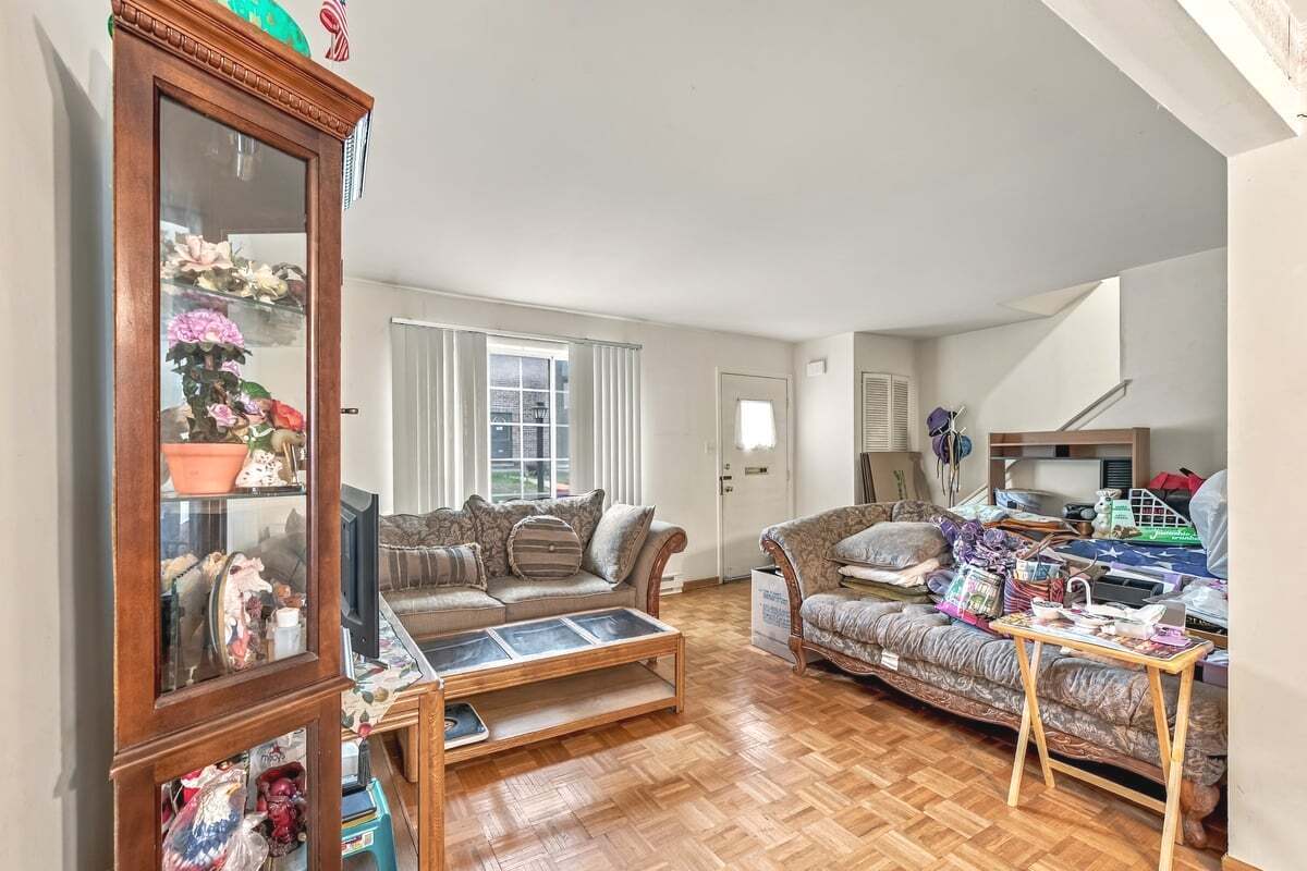 17W678 Kirkland Lane