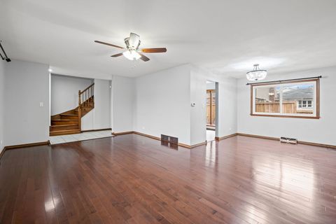 Tiny photo for 1008 S Beechwood Drive, Mount Prospect, IL 60056 (MLS # 12554489)