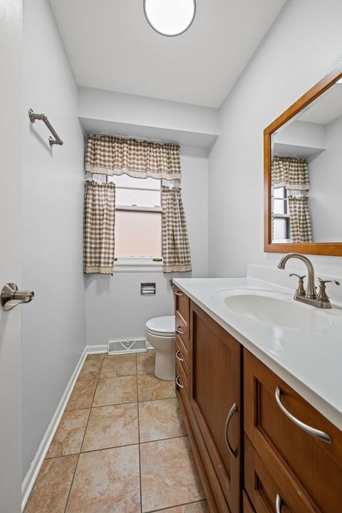 Tiny photo for 1008 S Beechwood Drive, Mount Prospect, IL 60056 (MLS # 12554489)