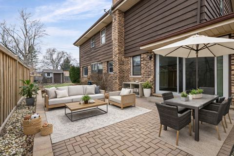 Tiny photo for 1008 S Beechwood Drive, Mount Prospect, IL 60056 (MLS # 12554489)