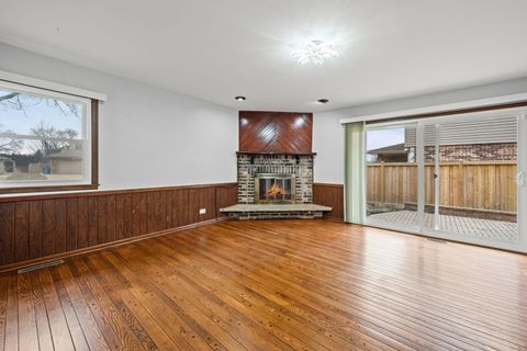 Tiny photo for 1008 S Beechwood Drive, Mount Prospect, IL 60056 (MLS # 12554489)