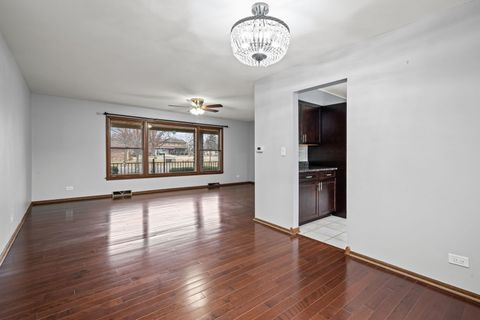 Tiny photo for 1008 S Beechwood Drive, Mount Prospect, IL 60056 (MLS # 12554489)