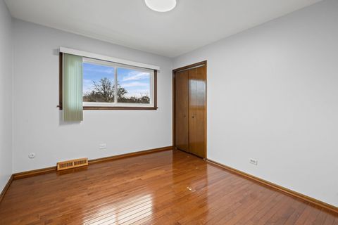 Tiny photo for 1008 S Beechwood Drive, Mount Prospect, IL 60056 (MLS # 12554489)