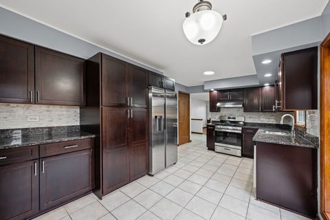 Tiny photo for 1008 S Beechwood Drive, Mount Prospect, IL 60056 (MLS # 12554489)