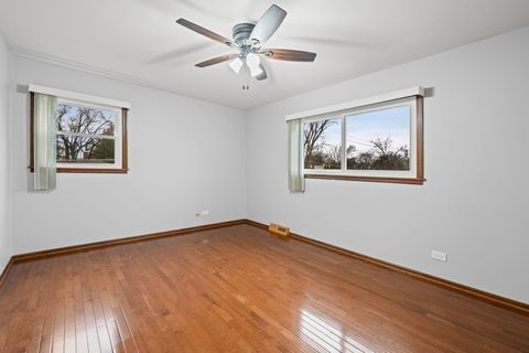 Tiny photo for 1008 S Beechwood Drive, Mount Prospect, IL 60056 (MLS # 12554489)