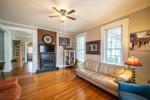 Tiny photo for 207 E 4th Street, Metropolis, IL 62960 (MLS # 100000351)