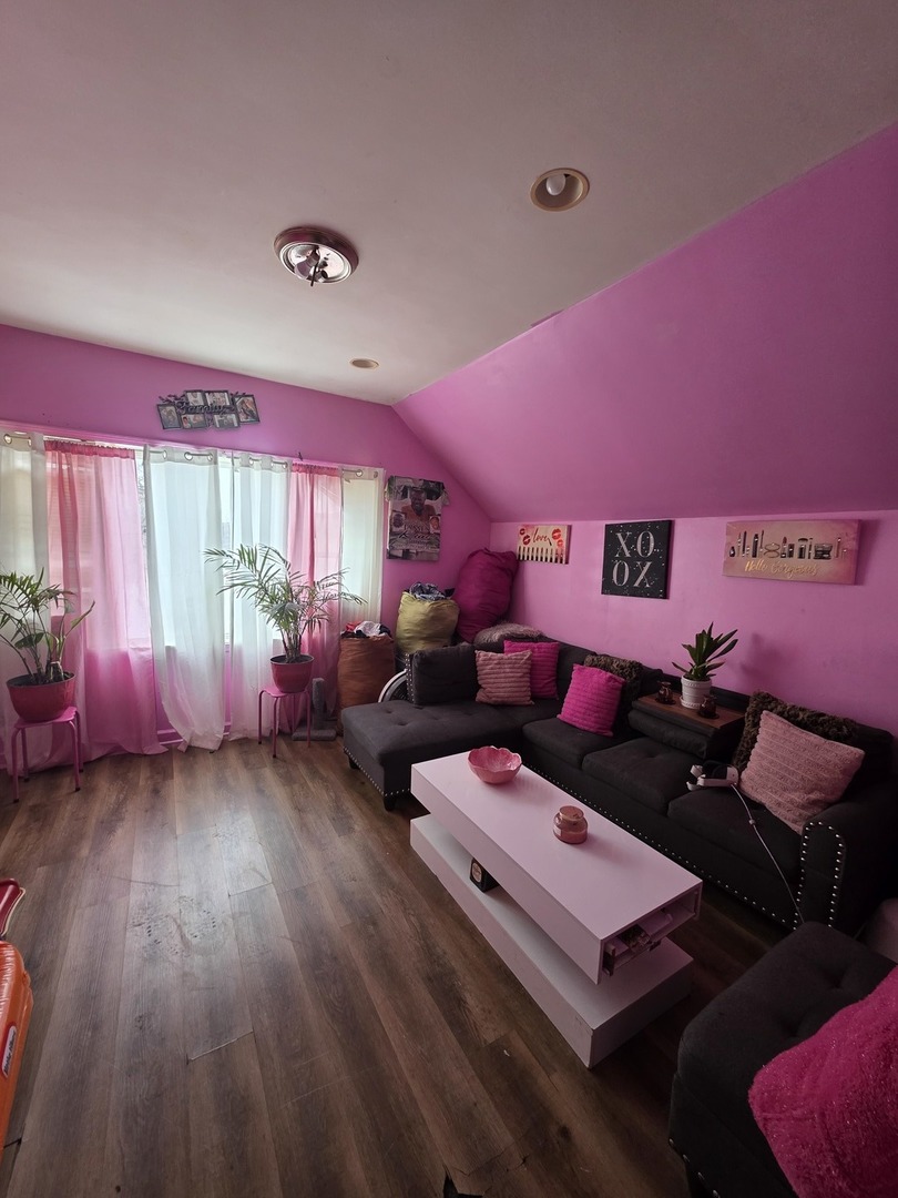 6342 S Parnell Avenue