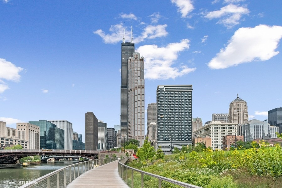 235 W Van Buren Street 3801