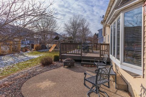 Tiny photo for 2813 Stonehurst Drive, Bloomington, IL 61704 (MLS # 12552634)