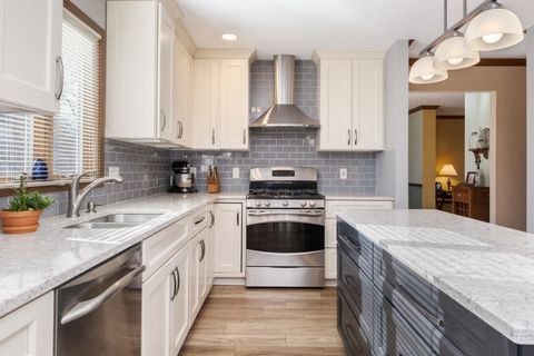 Tiny photo for 2813 Stonehurst Drive, Bloomington, IL 61704 (MLS # 12552634)