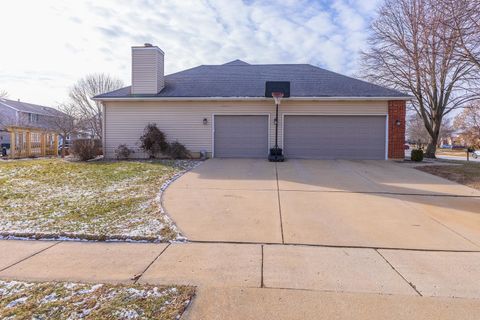 Tiny photo for 2813 Stonehurst Drive, Bloomington, IL 61704 (MLS # 12552634)