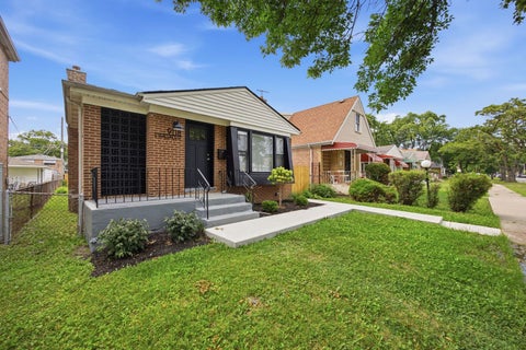 Photo of 9118 S Wallace Street, Chicago, IL 60620 (MLS # 12709094)