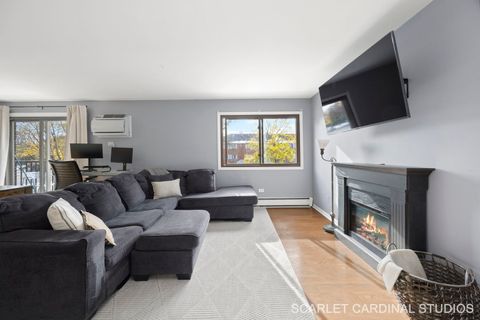 Tiny photo for 1240 S Lorraine Road #2b, Wheaton, IL 60189 (MLS # 12516152)