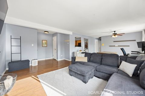 Tiny photo for 1240 S Lorraine Road #2b, Wheaton, IL 60189 (MLS # 12516152)