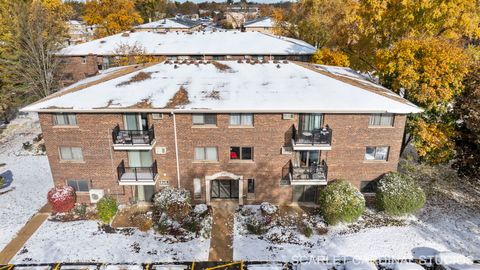 Tiny photo for 1240 S Lorraine Road #2b, Wheaton, IL 60189 (MLS # 12516152)