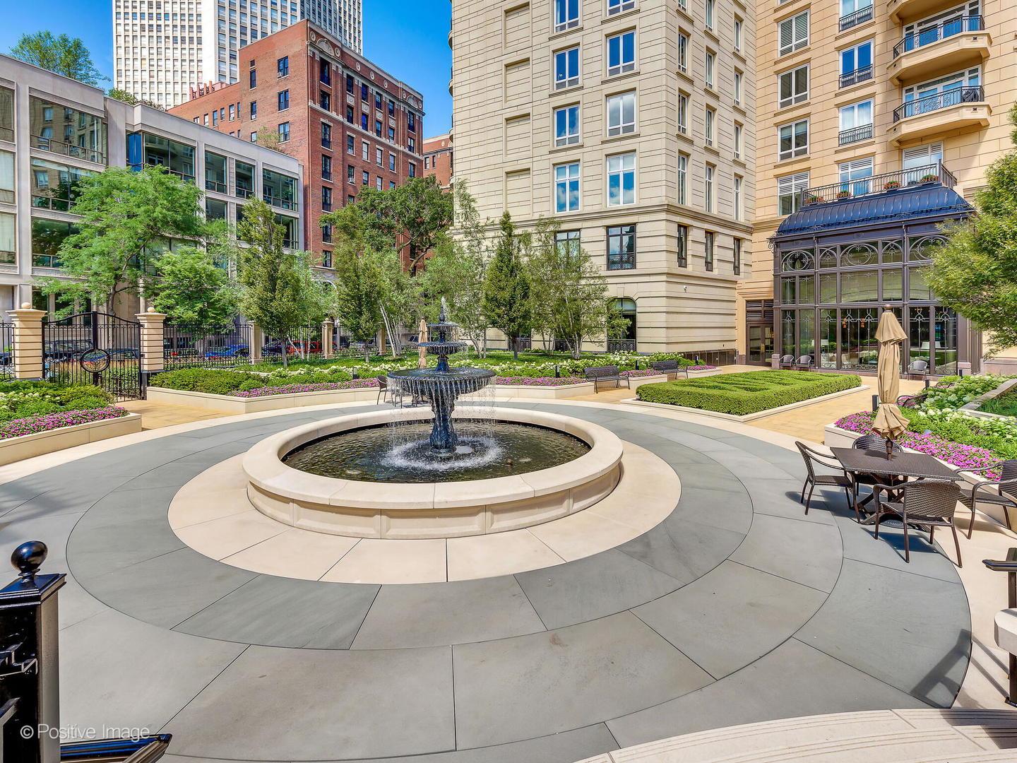 2550 N Lakeview Avenue N-905
