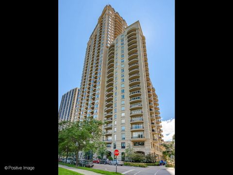 2550 N Lakeview Avenue N-905 Chicago IL 60614