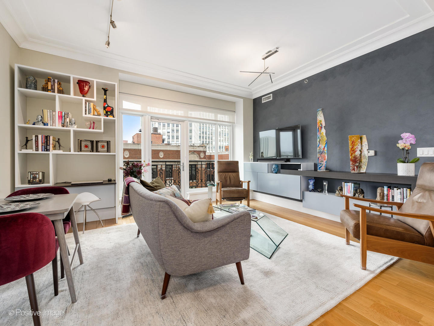 2550 N Lakeview Avenue N-905