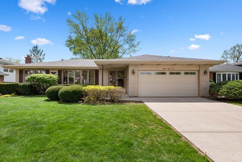 Photo of 1621 Claremont Drive, Darien, IL 60561 (MLS # 12622830)