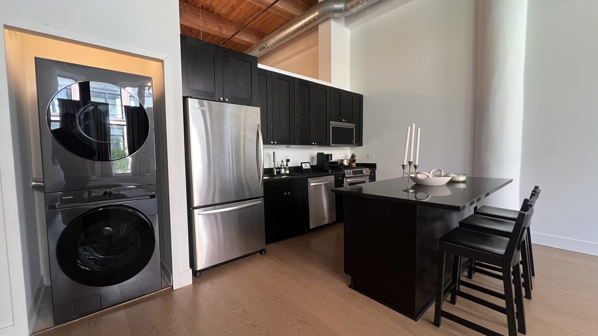 2303 S MICHIGAN Avenue 203