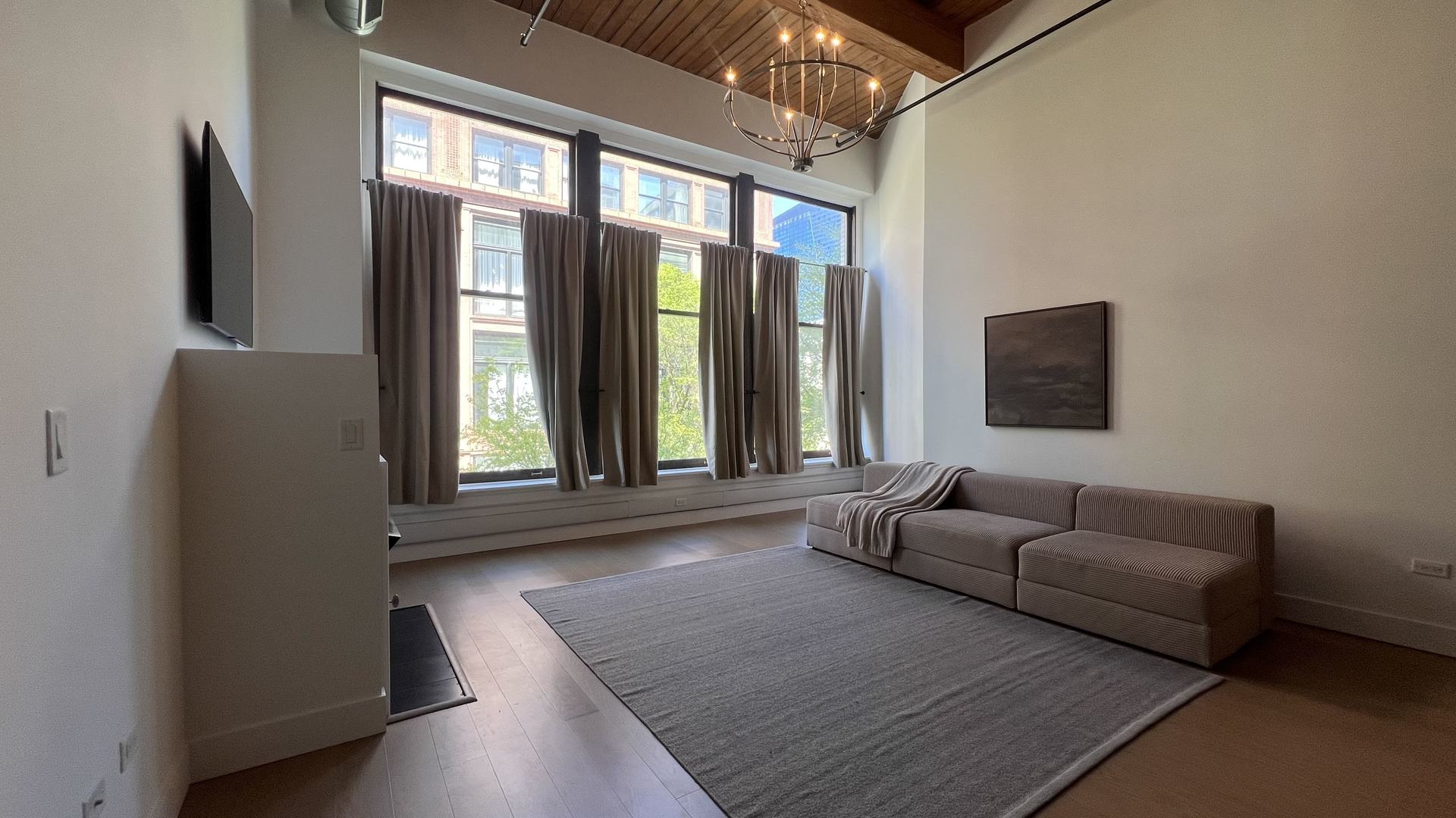 2303 S MICHIGAN Avenue 203