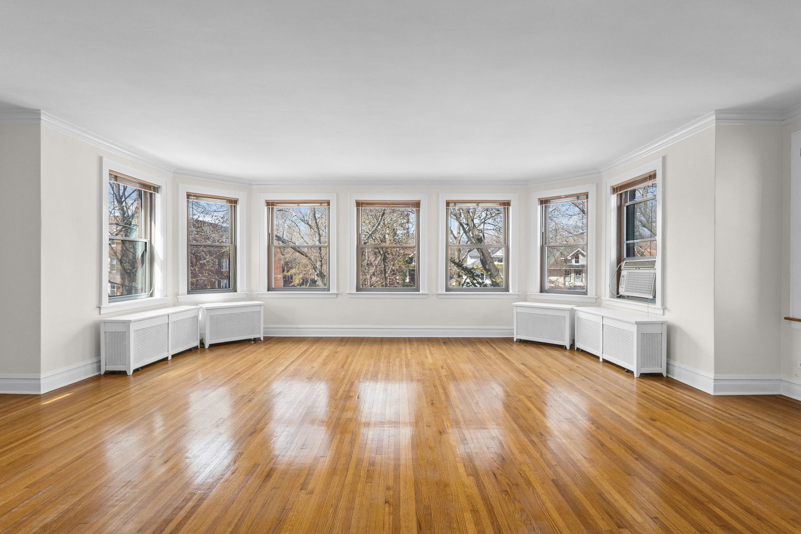 6835 N Wolcott Avenue