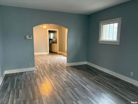 Tiny photo for 433 LINDEN, Centralia, IL 62801 (MLS # EB460799)