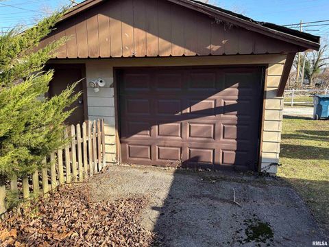 Tiny photo for 433 LINDEN, Centralia, IL 62801 (MLS # EB460799)