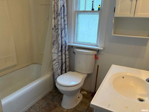 Tiny photo for 433 LINDEN, Centralia, IL 62801 (MLS # EB460799)