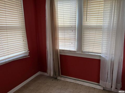 Tiny photo for 433 LINDEN, Centralia, IL 62801 (MLS # EB460799)