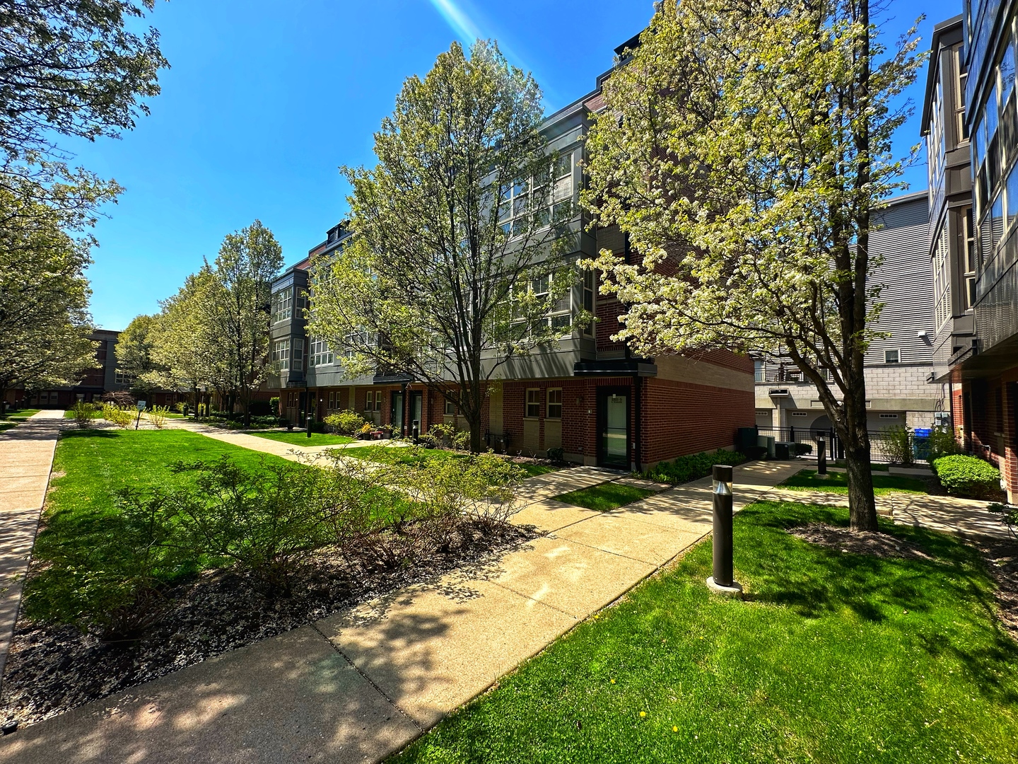 2321 S WABASH Avenue 12