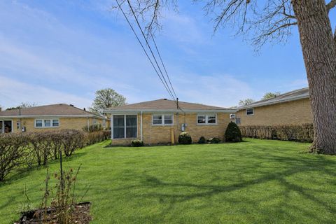 Tiny photo for 820 N Delphia Avenue, Park Ridge, IL 60068 (MLS # 12590721)