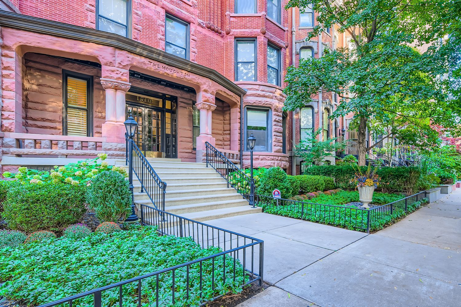 1510 N Dearborn Parkway 402