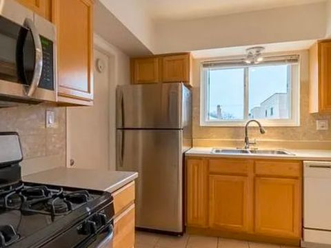 Tiny photo for 7249 N Hamilton Avenue #3C, Chicago, IL 60645 (MLS # 12632492)