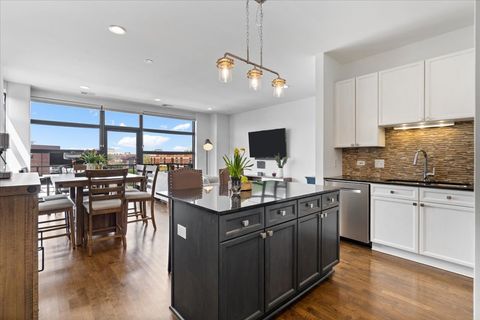 Tiny photo for 2045 W Concord Place #401, Chicago, IL 60647 (MLS # 12622153)