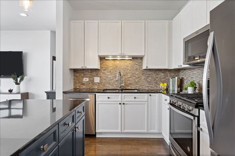 Tiny photo for 2045 W Concord Place #401, Chicago, IL 60647 (MLS # 12622153)