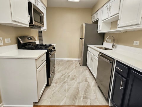 Tiny photo for 210 Redwood Court, Vernon Hills, IL 60061 (MLS # 12684306)