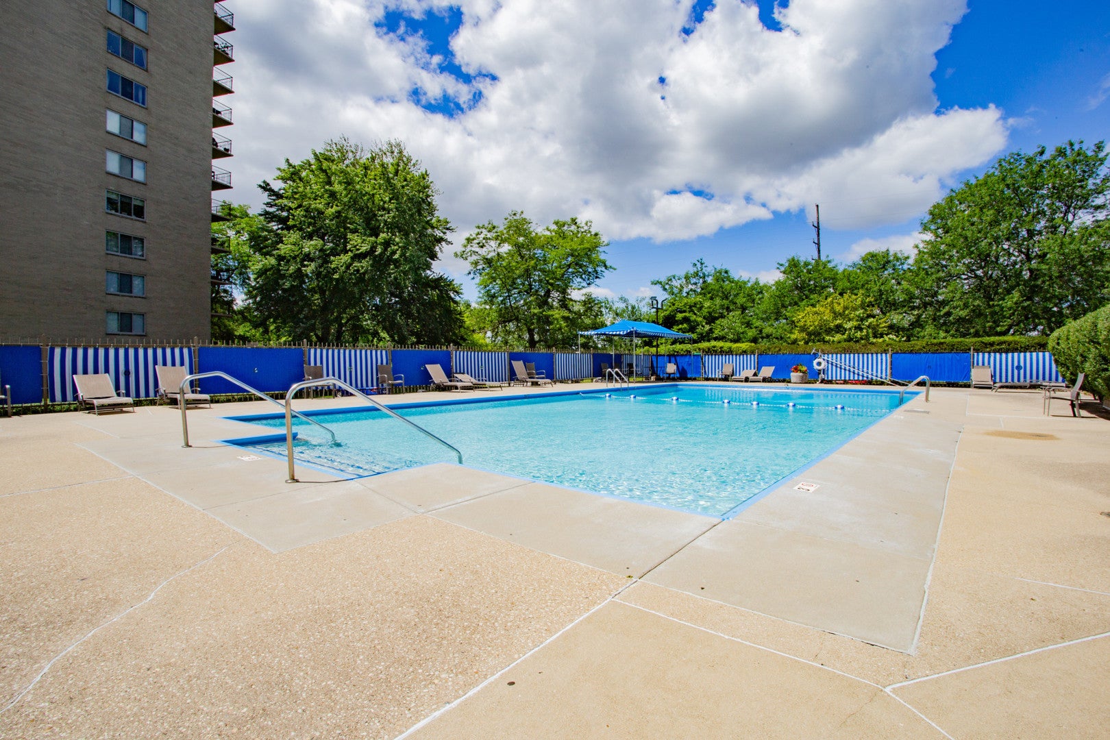7033 N Kedzie Avenue 303