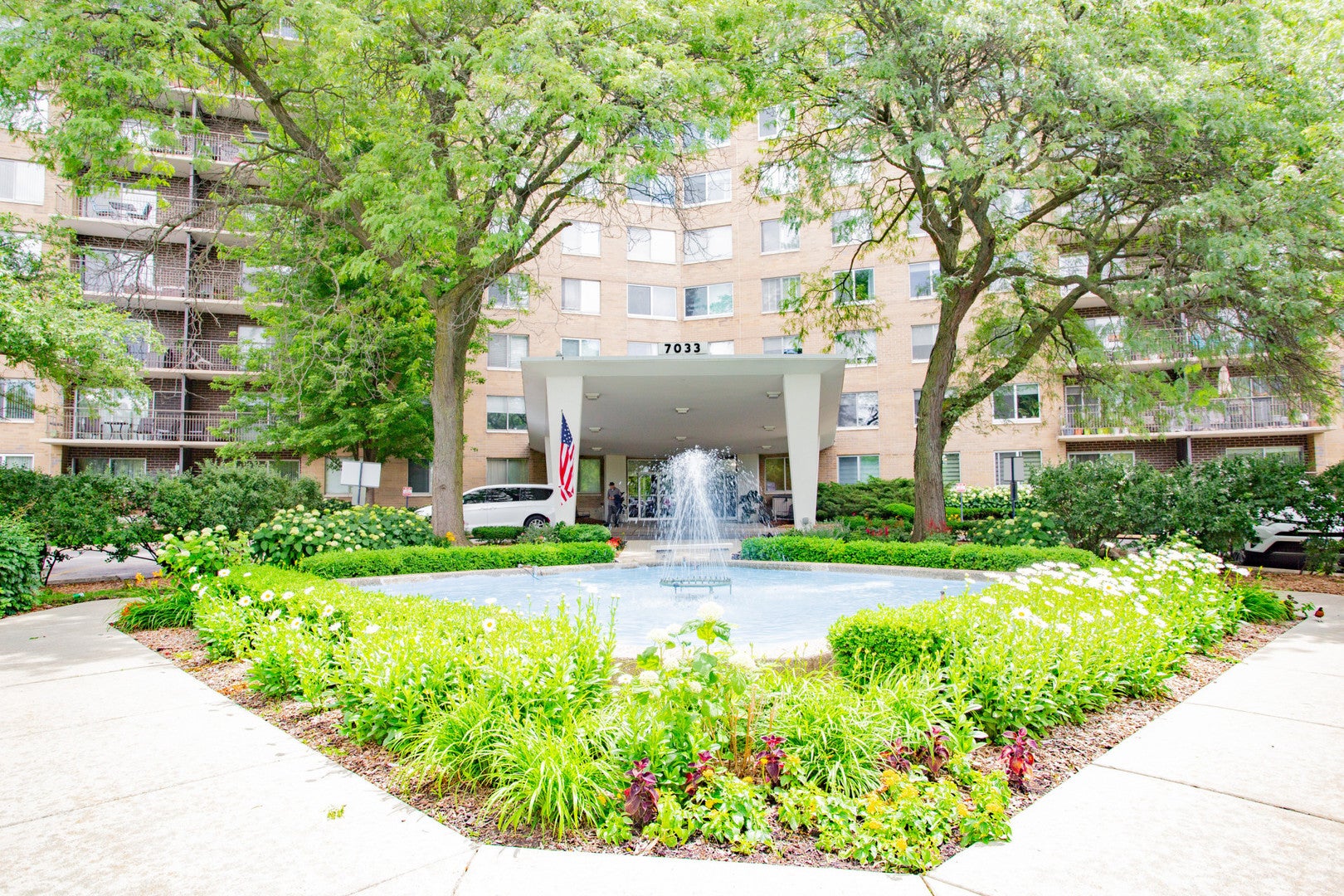 7033 N Kedzie Avenue 303