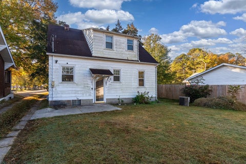 Tiny photo for 2204 Walnut Street, Murphysboro, IL 62966 (MLS # 12796567)