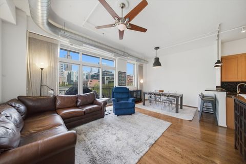 Tiny photo for 950 W Monroe Street #401, Chicago, IL 60607 (MLS # 12626565)