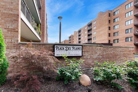 Tiny photo for 901 Center Street #403, Des Plaines, IL 60016 (MLS # 12748177)