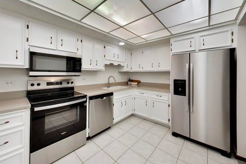 Tiny photo for 901 Center Street #403, Des Plaines, IL 60016 (MLS # 12748177)